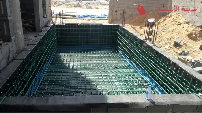 مقارنة بين المسابح الخرسانية والمسابح الجاهزة في الرياض