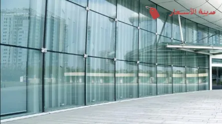 لماذا يختار المهندسون والمصممون الزجاج الاستركشر؟