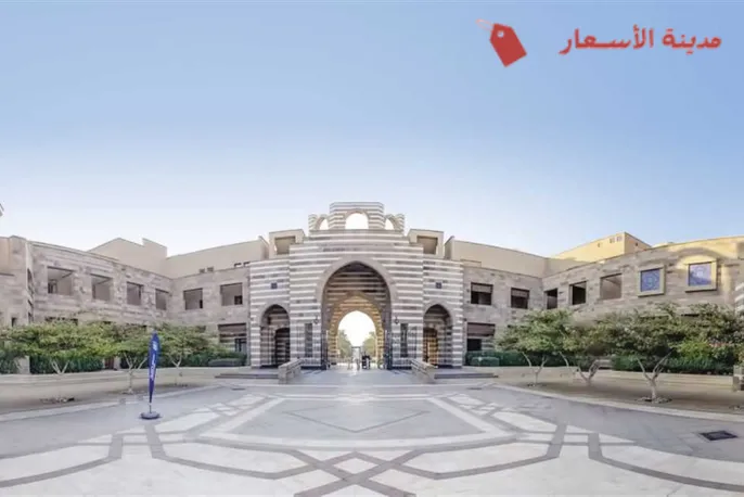 كم عدد الساعات لكل كورس؟ وهل يؤثر على التكلفة؟