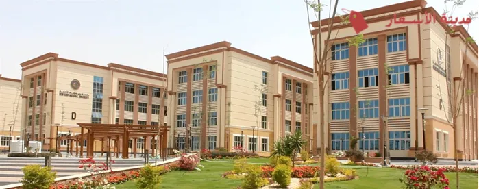 موقع الجامعة ومرافقها الحديثة