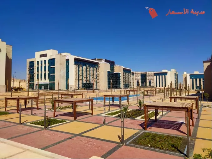 موقع جامعة الجلالة الجغرافي وأهميته الاستراتيجية